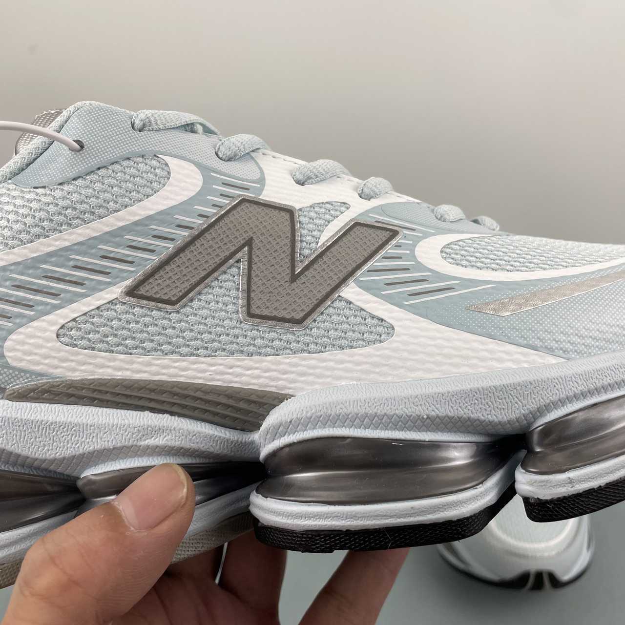 New Balance 2000