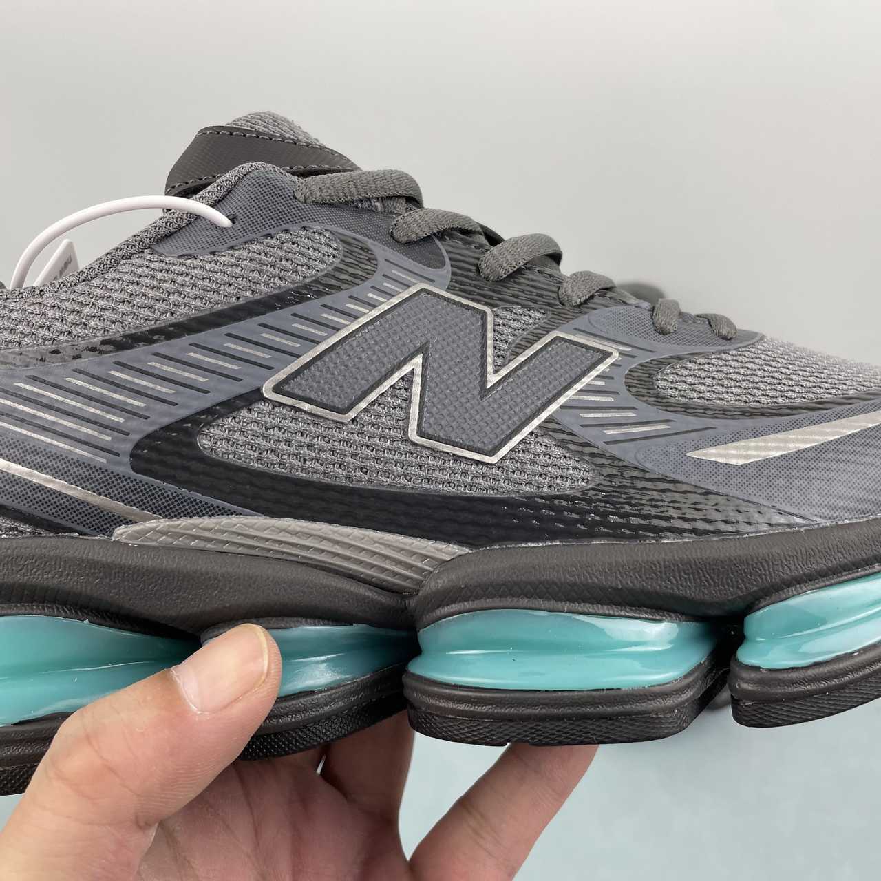 New Balance 2000