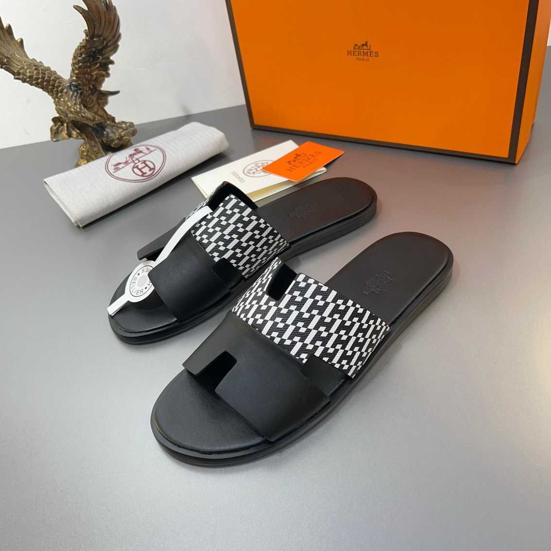Chinelo Hermes Izmir