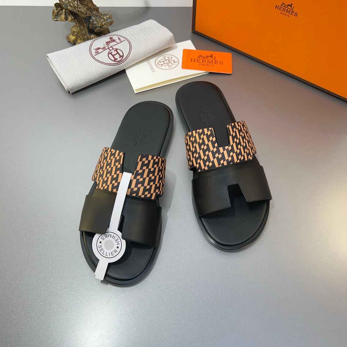 Chinelo Hermes Izmir