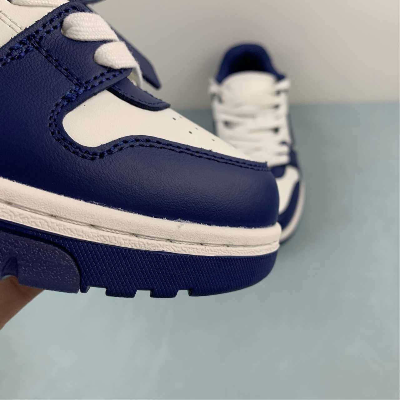 OFF-WHITE Out Of Office "000" Low