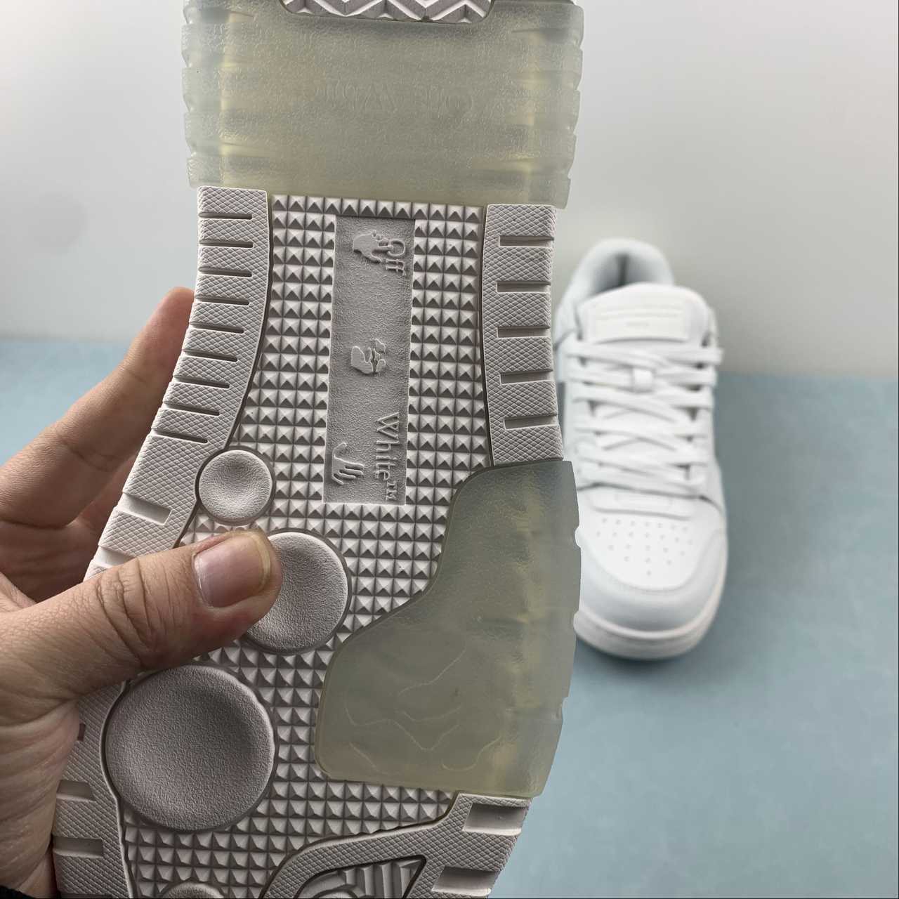 OFF-WHITE Out Of Office "000" Low
