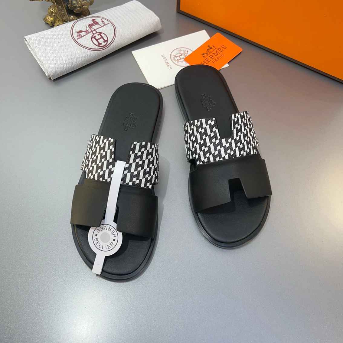 Chinelo Hermes Izmir