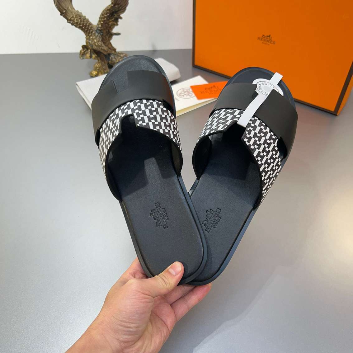 Chinelo Hermes Izmir