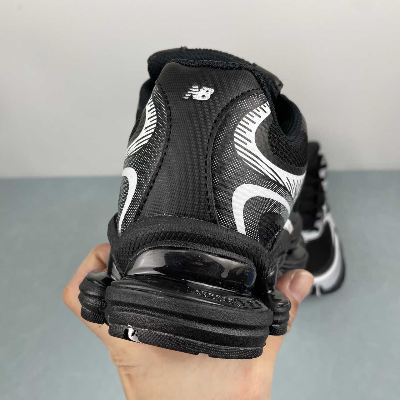 New Balance 2000