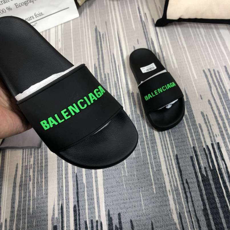 Chinelo Balenciaga