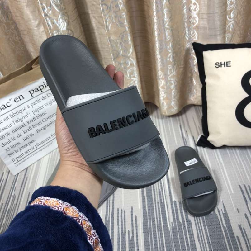 Chinelo Balenciaga
