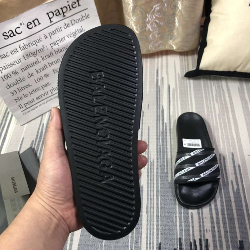 Chinelo Balenciaga