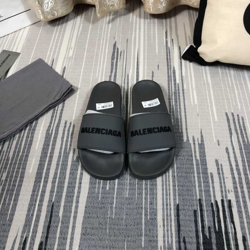 Chinelo Balenciaga