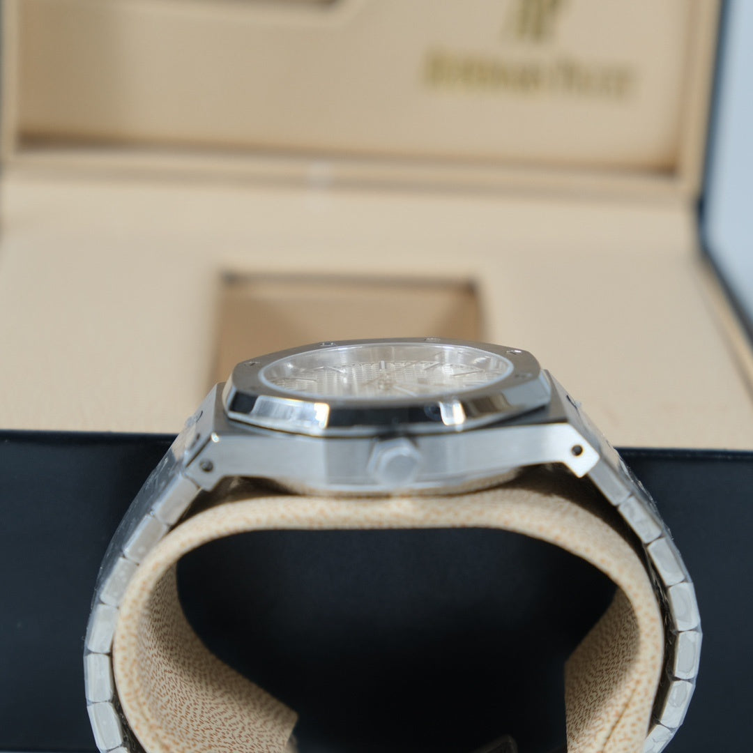 Royal Oak Medium