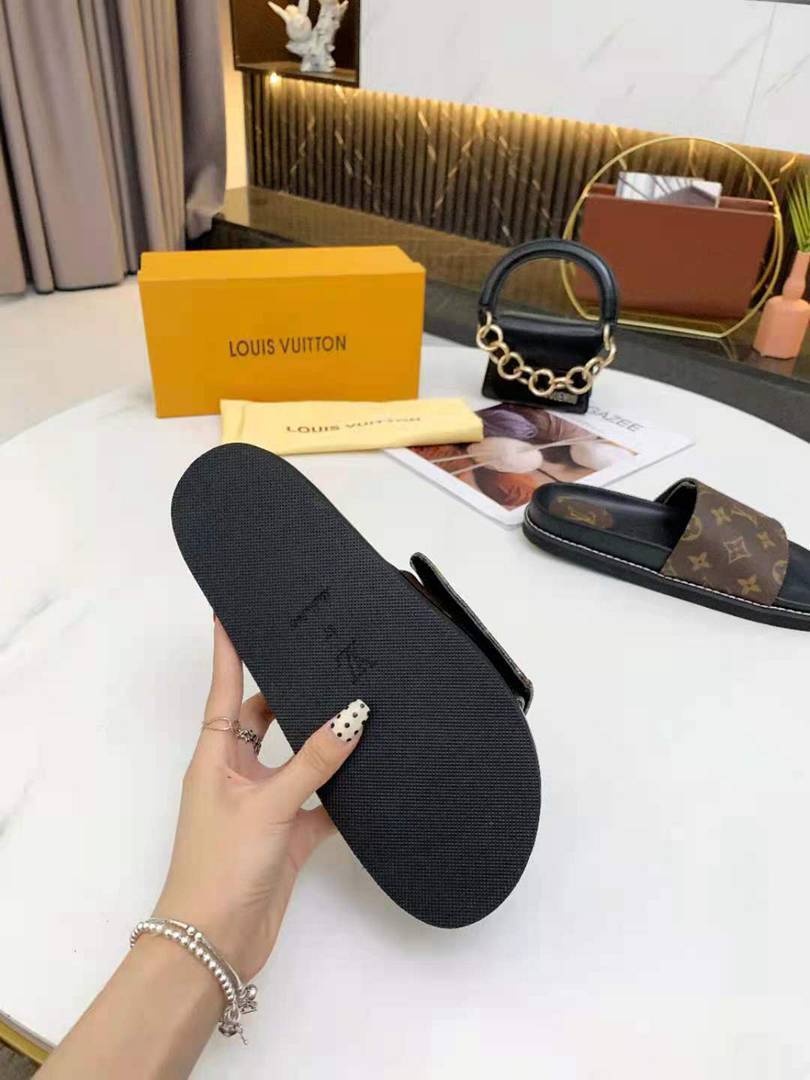 Chinelo Louis Vuitton