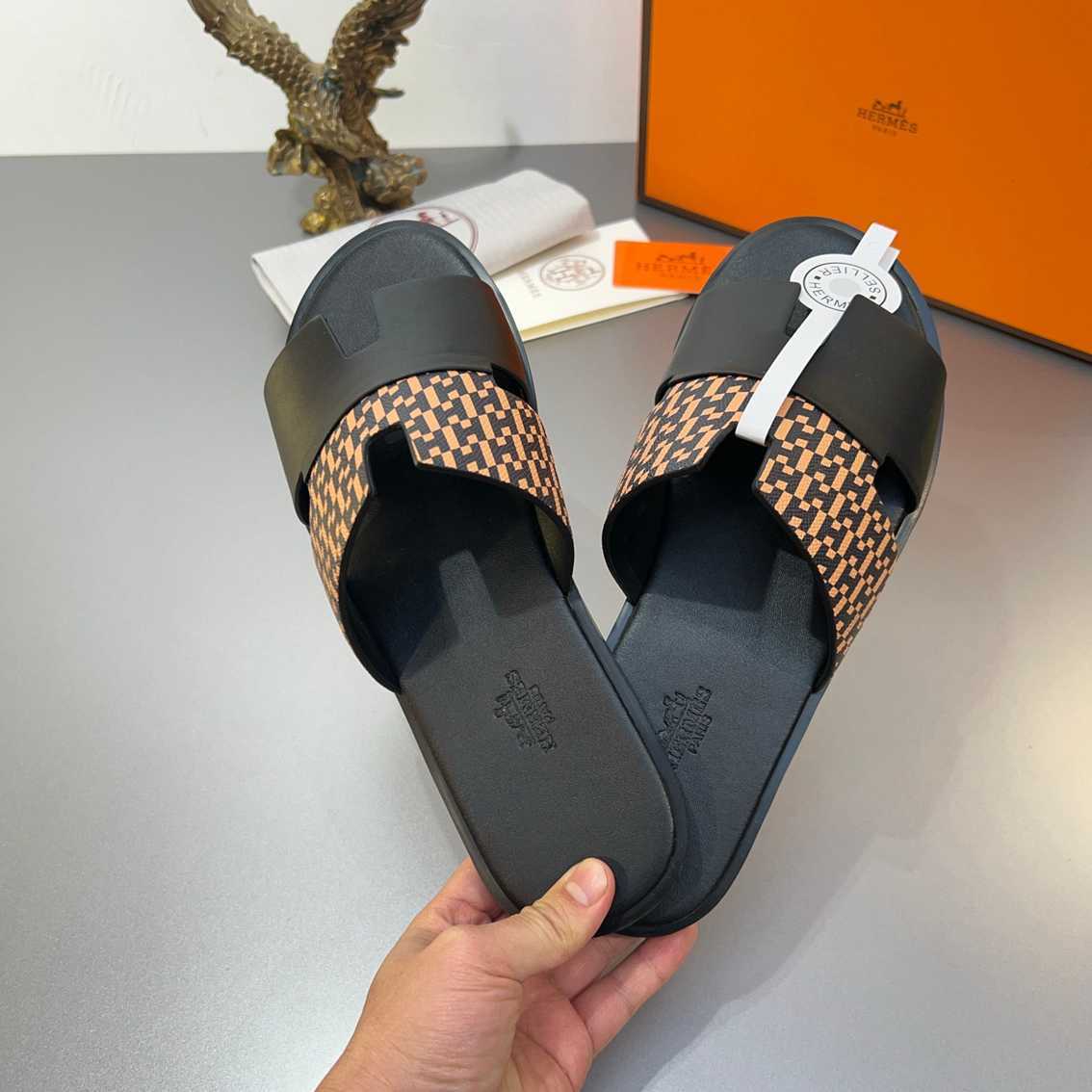 Chinelo Hermes Izmir