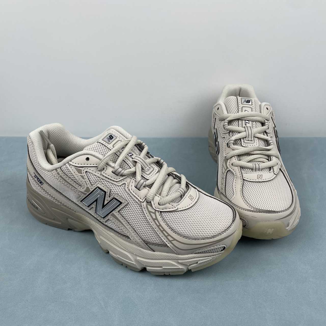 New Balance 740