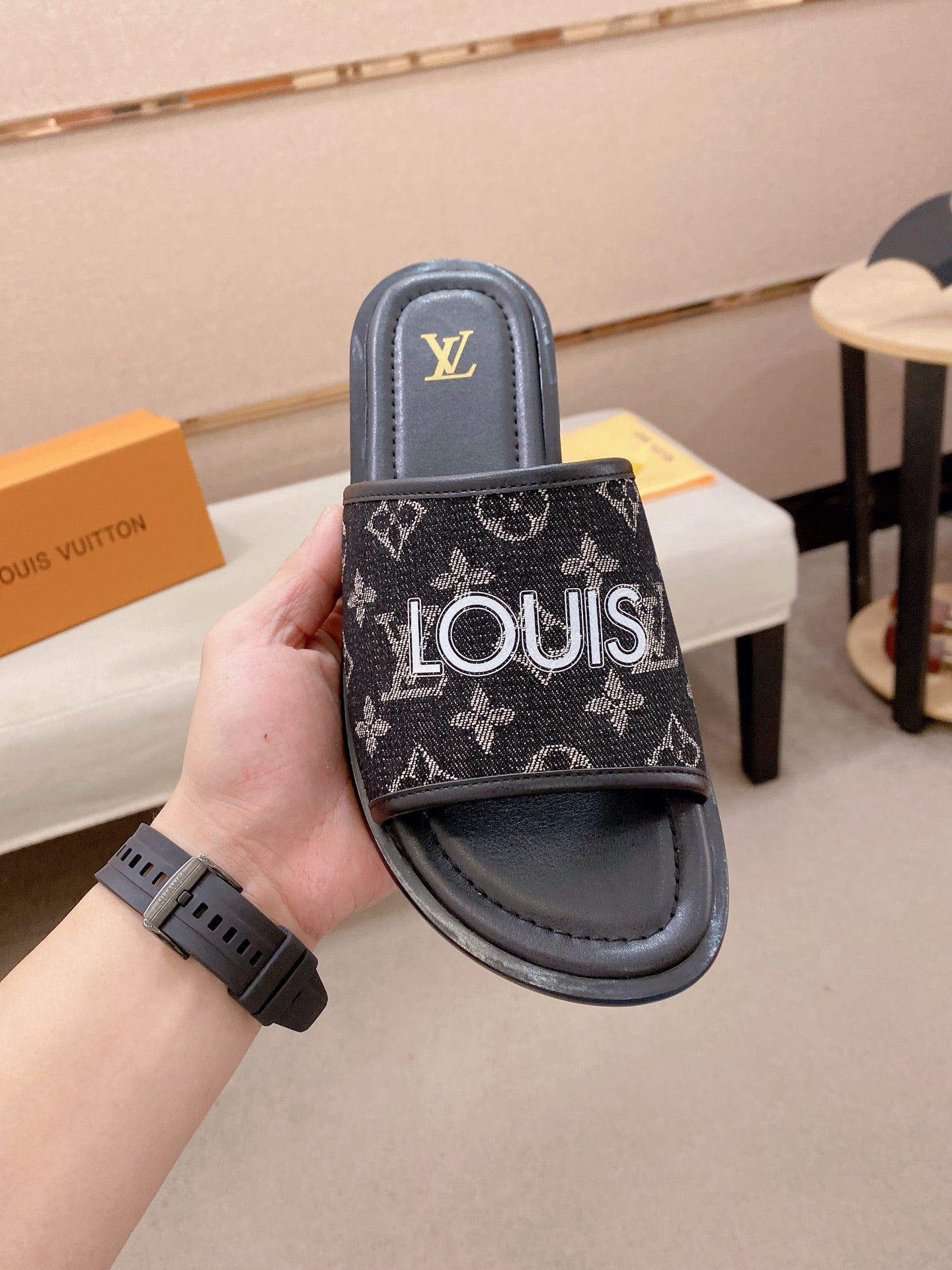 Louis Vuitton Slippers