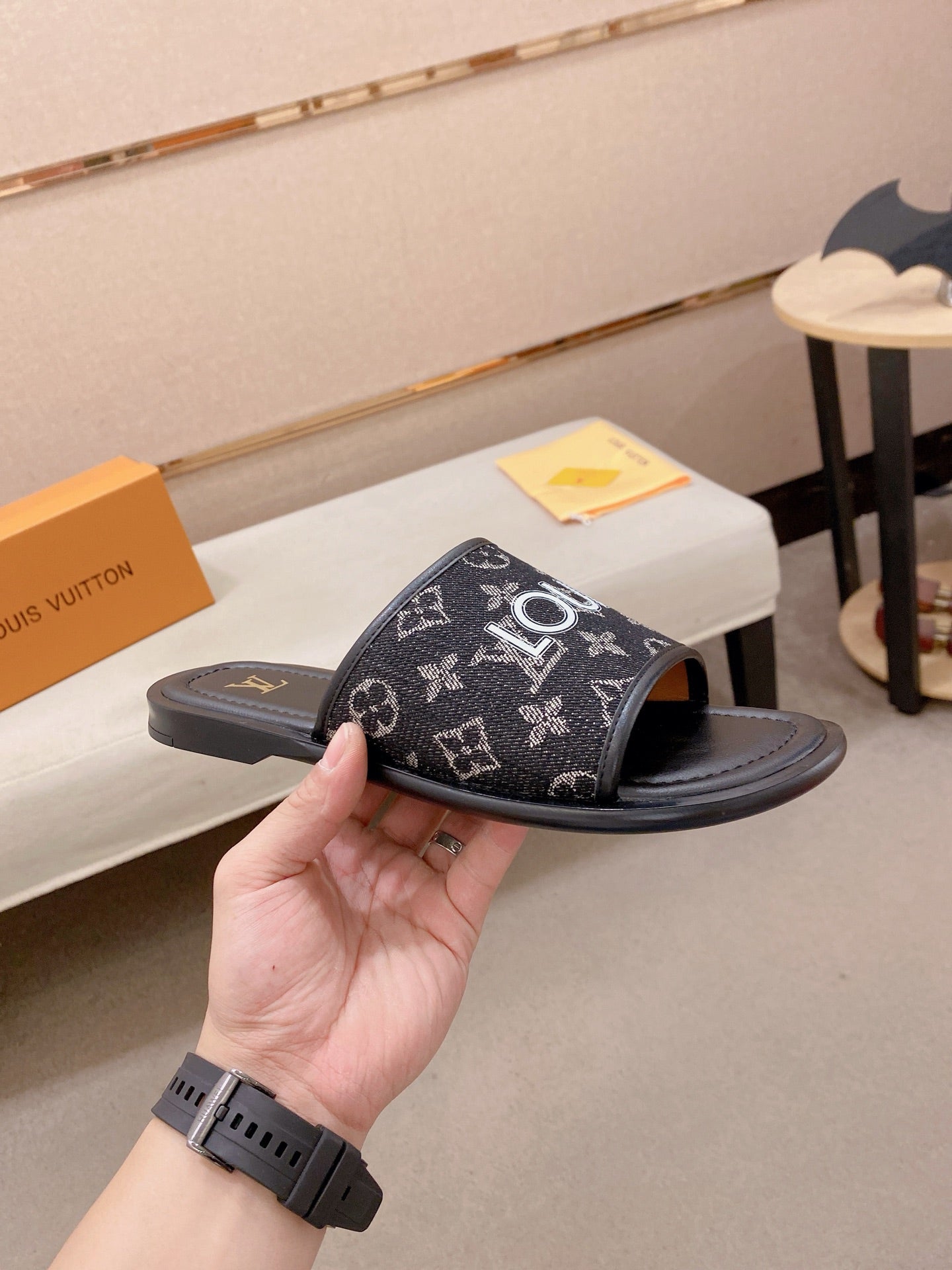 Louis Vuitton Slippers