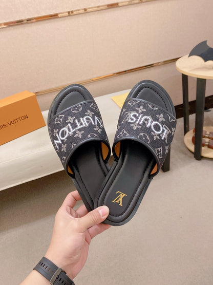 Louis Vuitton Slippers