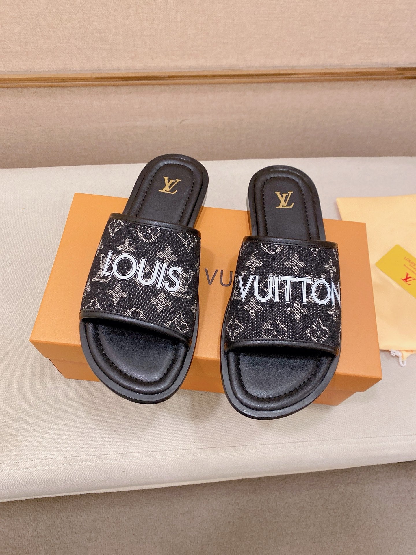 Louis Vuitton Slippers