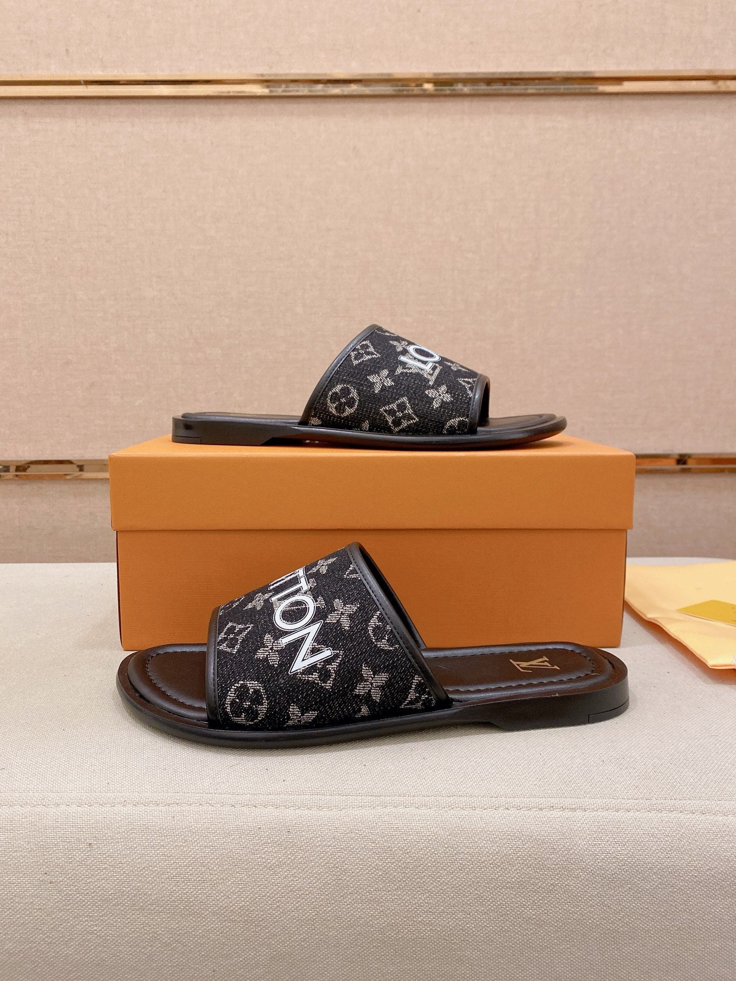 Louis Vuitton Slippers