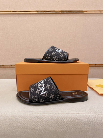 Louis Vuitton Slippers