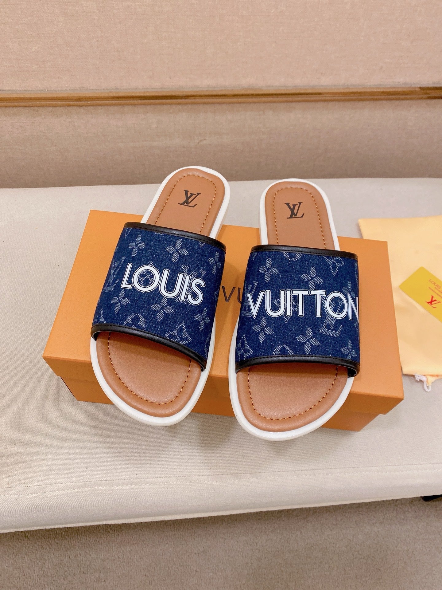 Louis Vuitton Chinelos