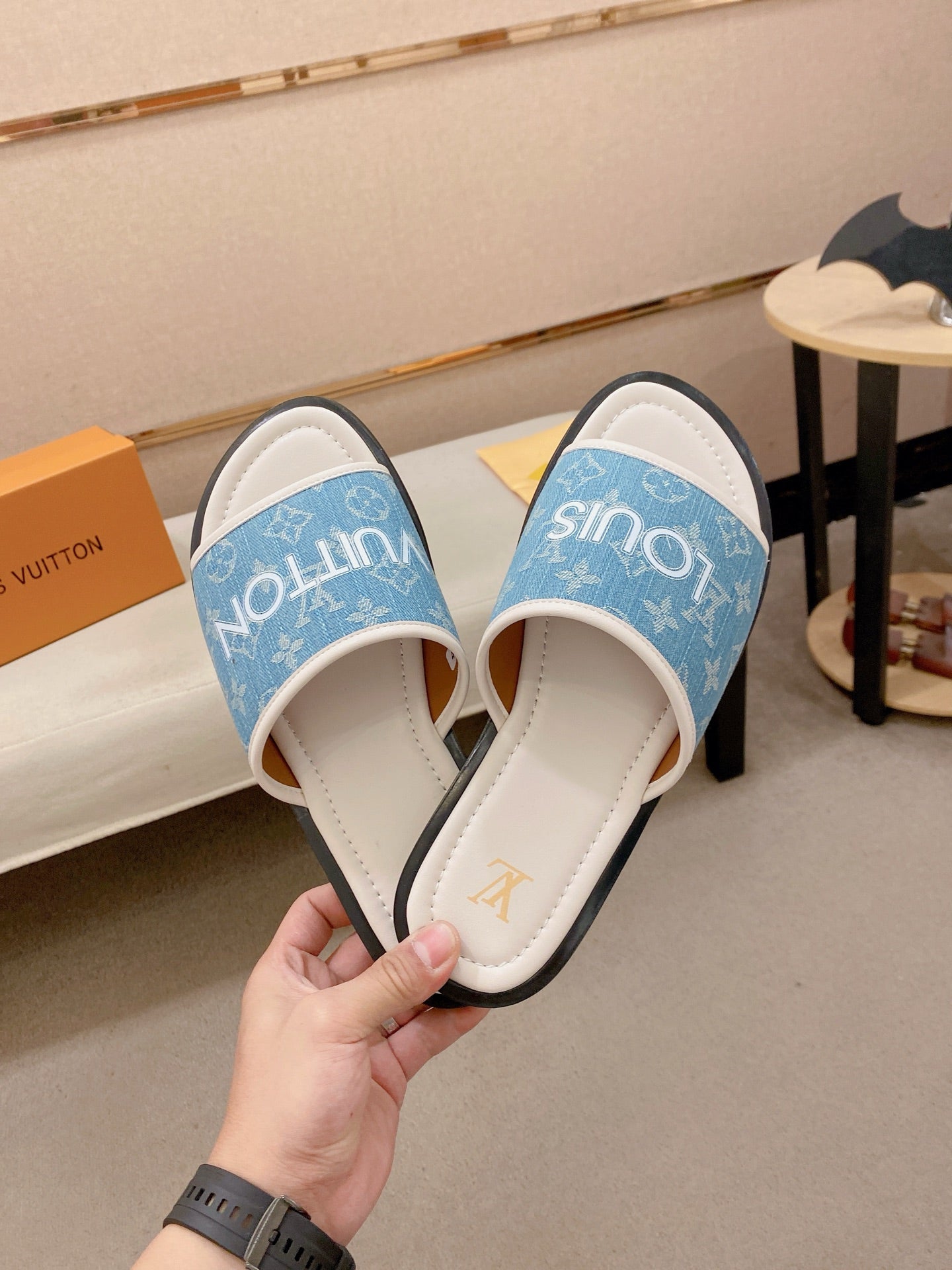 Louis Vuitton Slippers