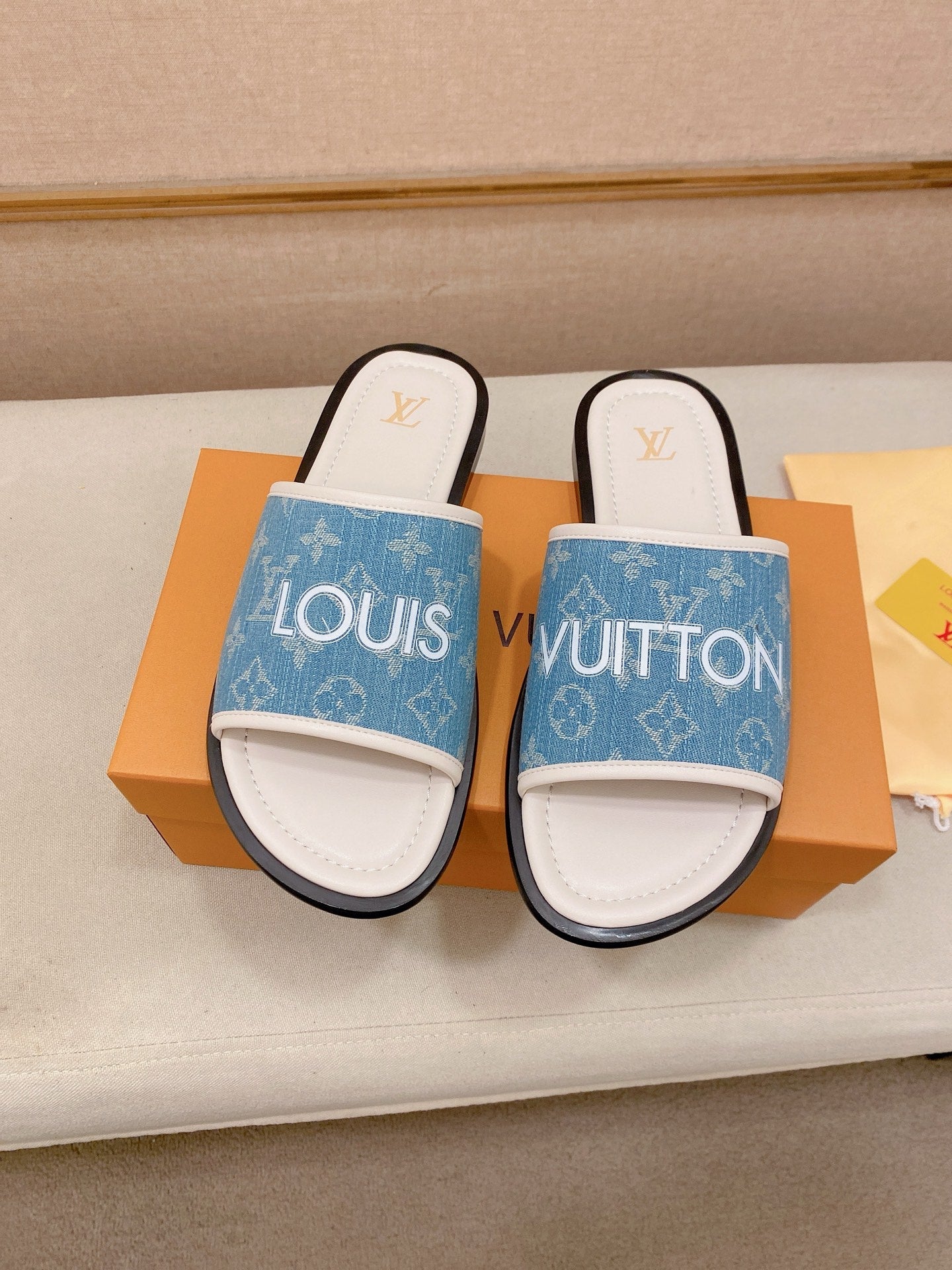 Louis Vuitton Slippers