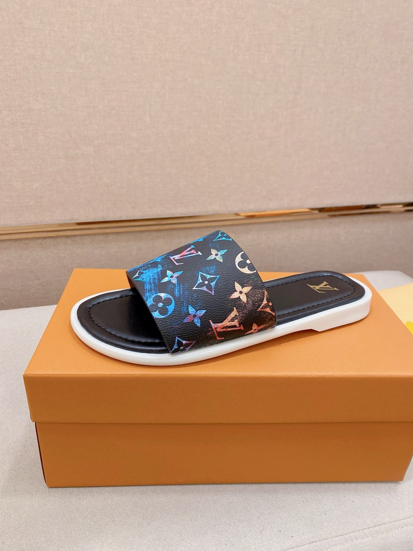 Louis Vuitton Slippers