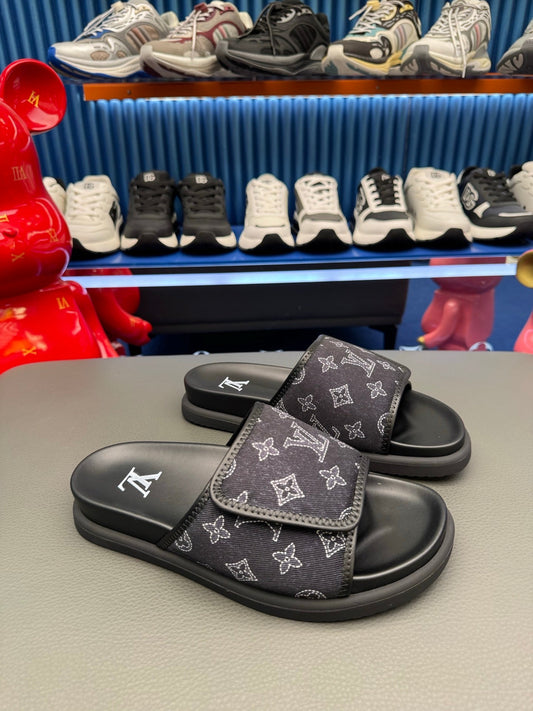 Chinelos Louis Vuitton