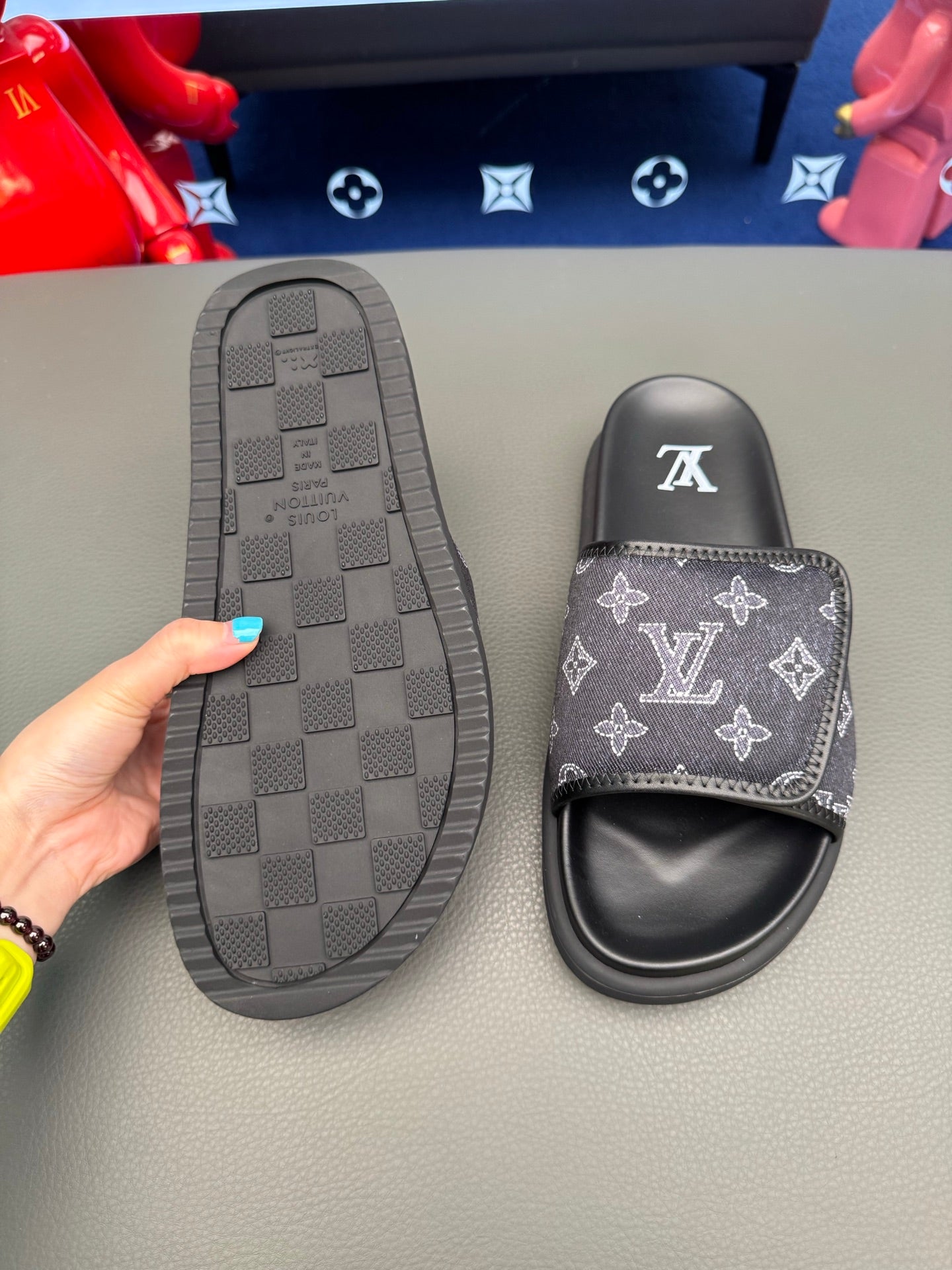 Chinelos Louis Vuitton