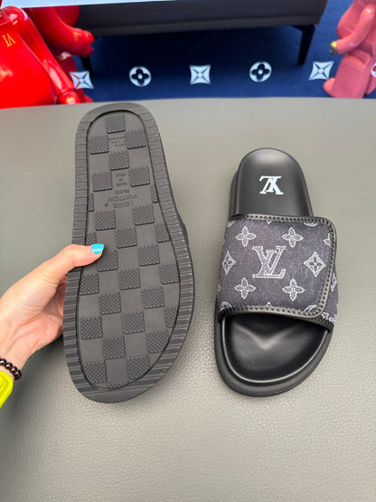 Chinelos Louis Vuitton