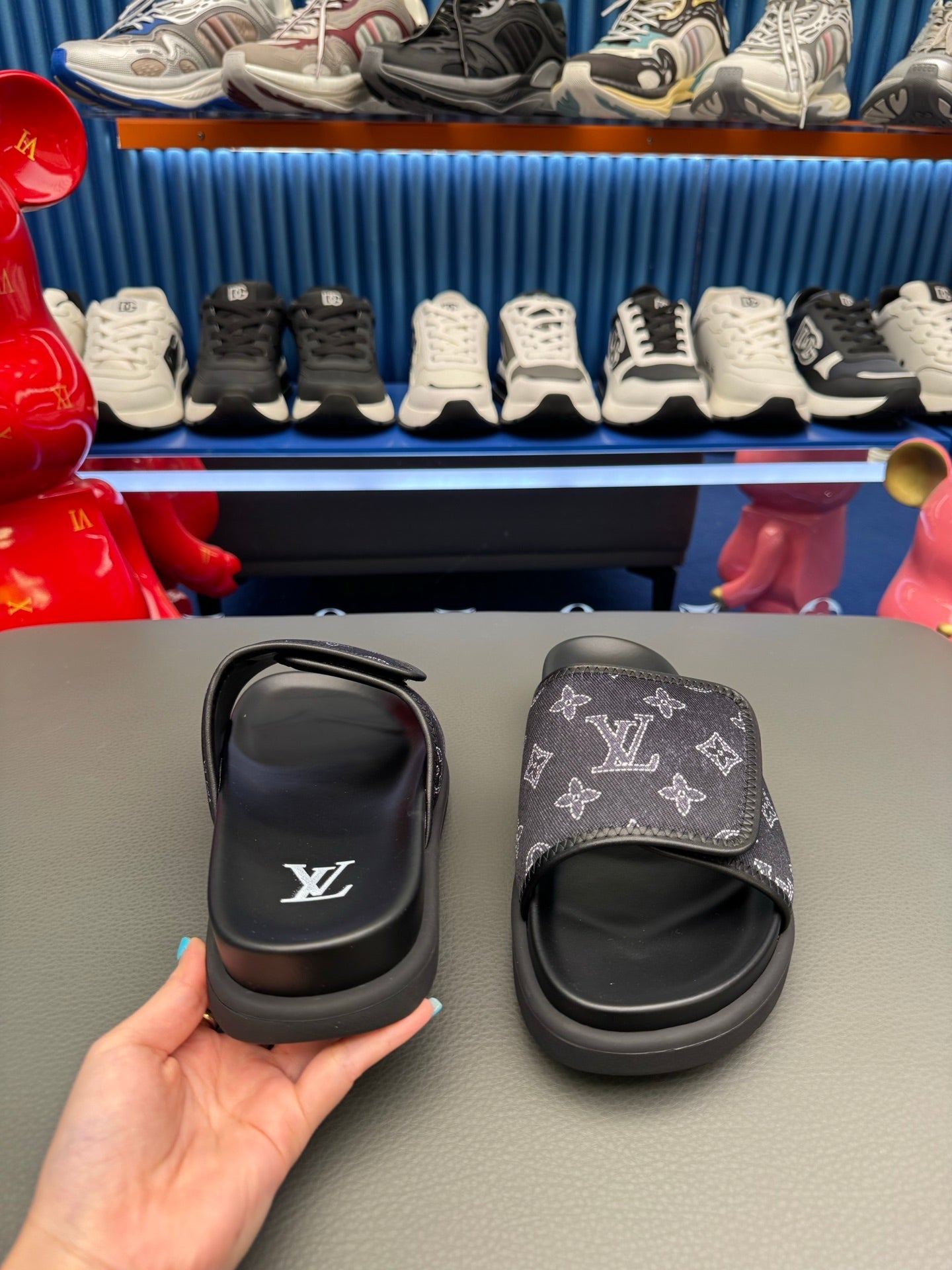 Chinelos Louis Vuitton