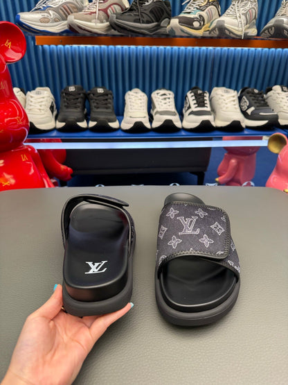 Chinelos Louis Vuitton