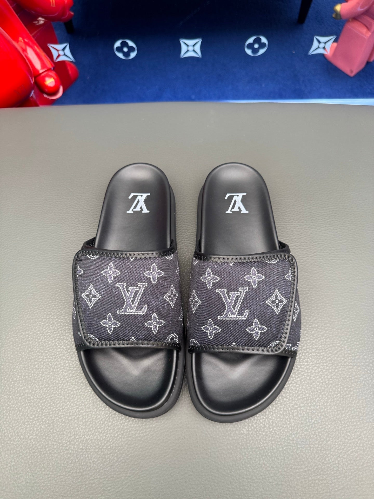Chinelos Louis Vuitton