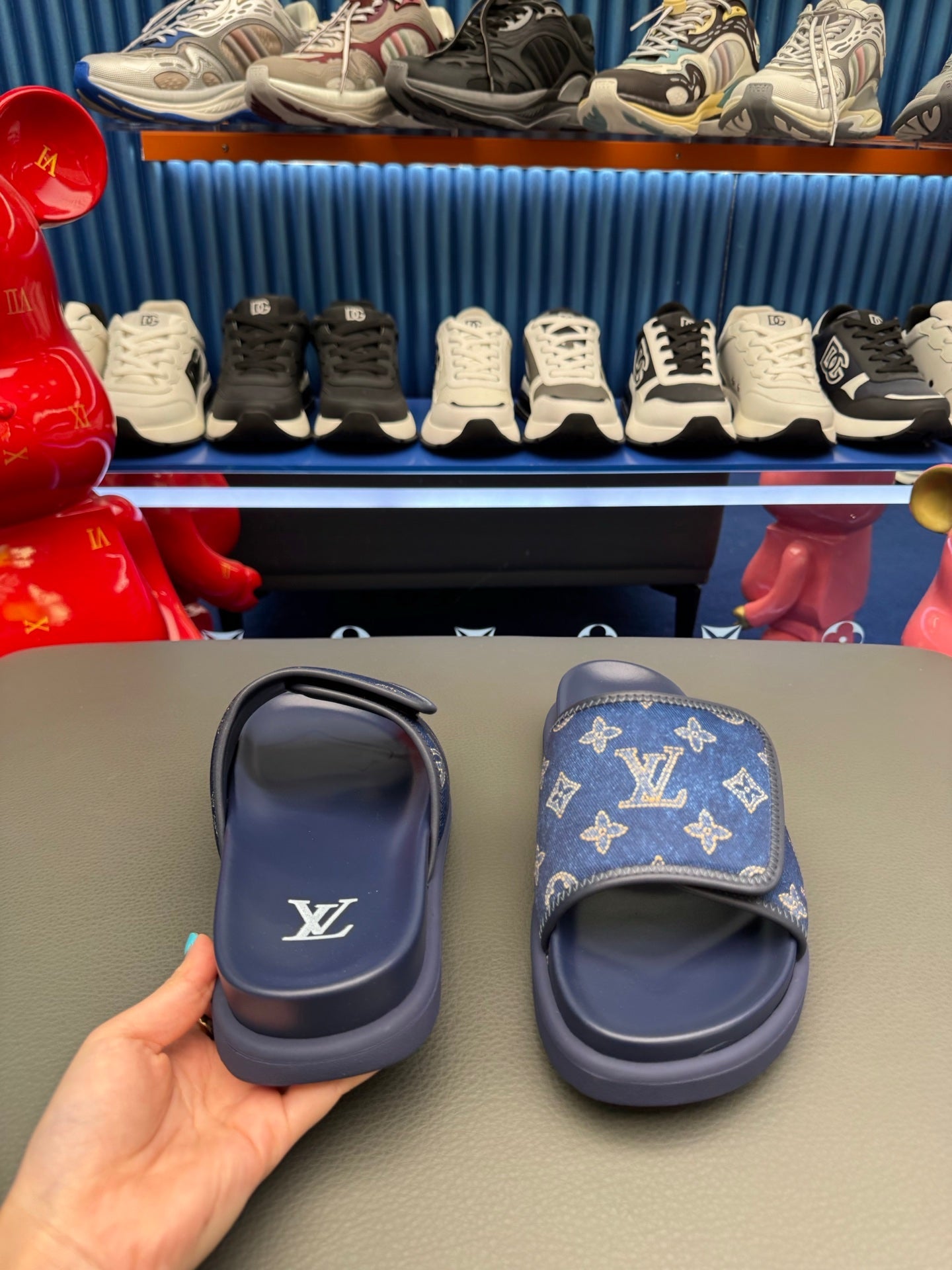 Chinelos Louis Vuitton