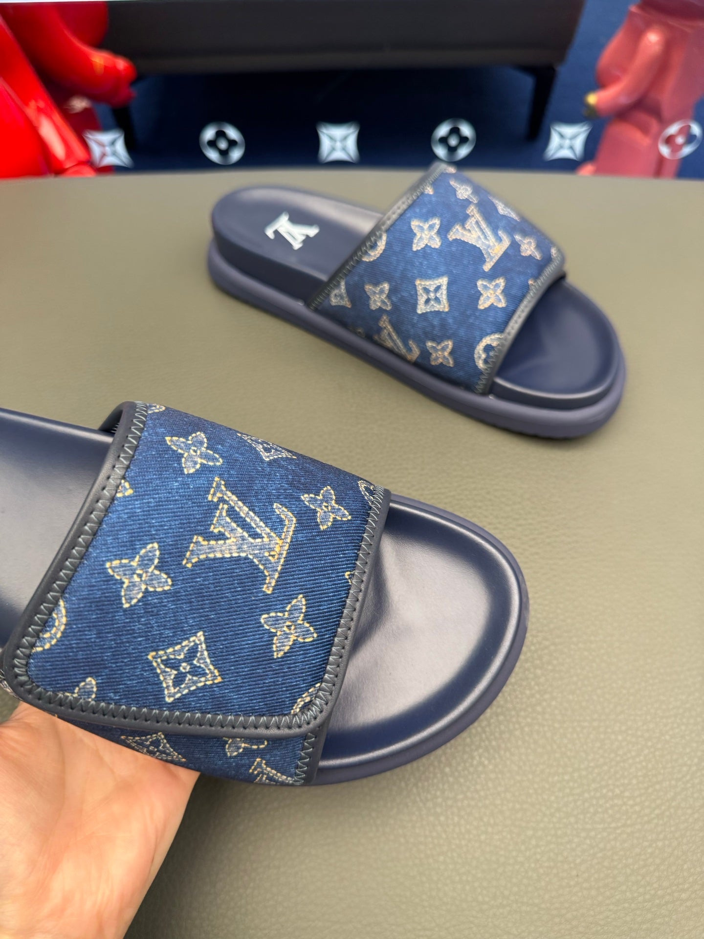 Chinelos Louis Vuitton