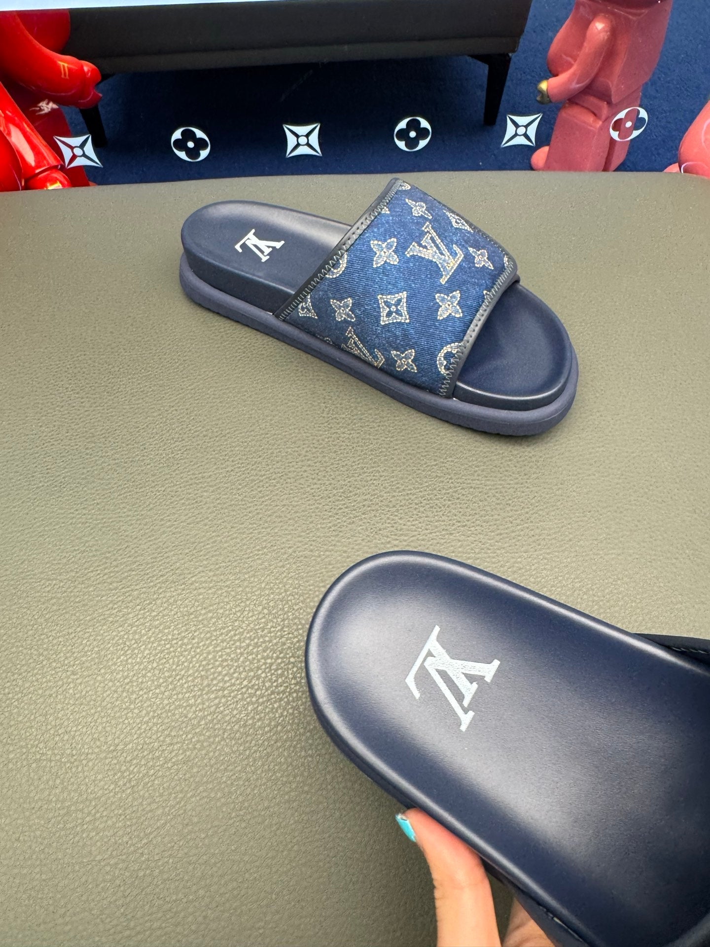 Chinelos Louis Vuitton