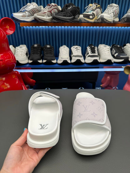 Chinelos Louis Vuitton