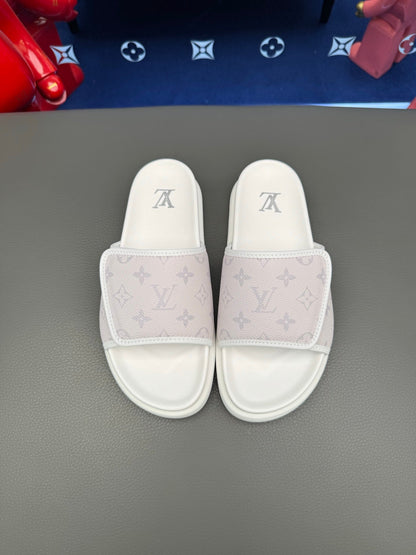 Chinelos Louis Vuitton