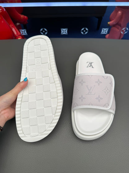 Chinelos Louis Vuitton