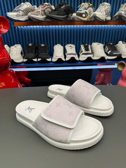 Chinelos Louis Vuitton